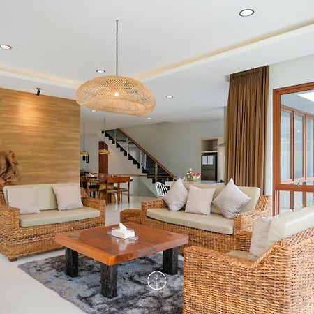 Asmaya Hill View Villa 7 Bedrooms With A Private Swimming Pool Bandung Bagian luar foto