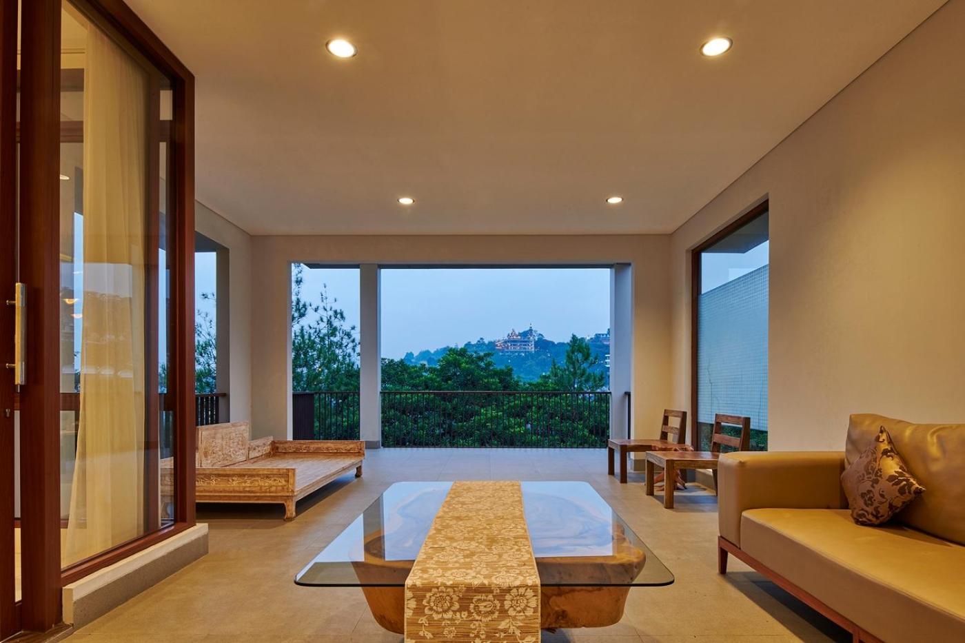 Asmaya Hill View Villa 7 Bedrooms With A Private Swimming Pool Bandung Bagian luar foto